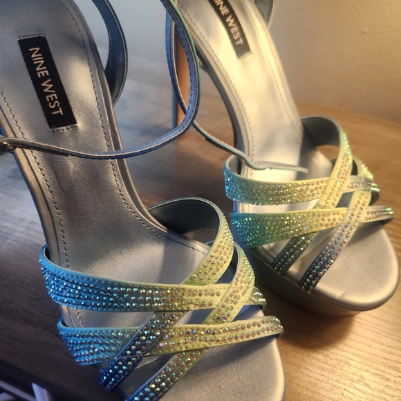 NWOT NINE WEST Rhinestone Platform Sandal Heels - Picture 3 of 5